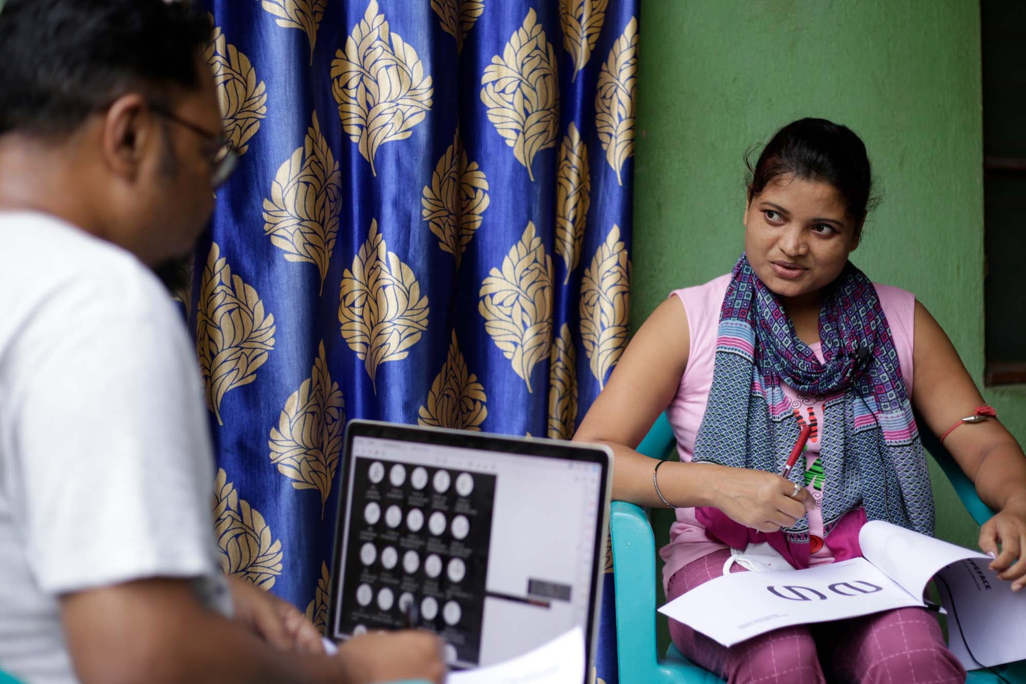 Consulting Ol Chiki fonts with the Santali readers